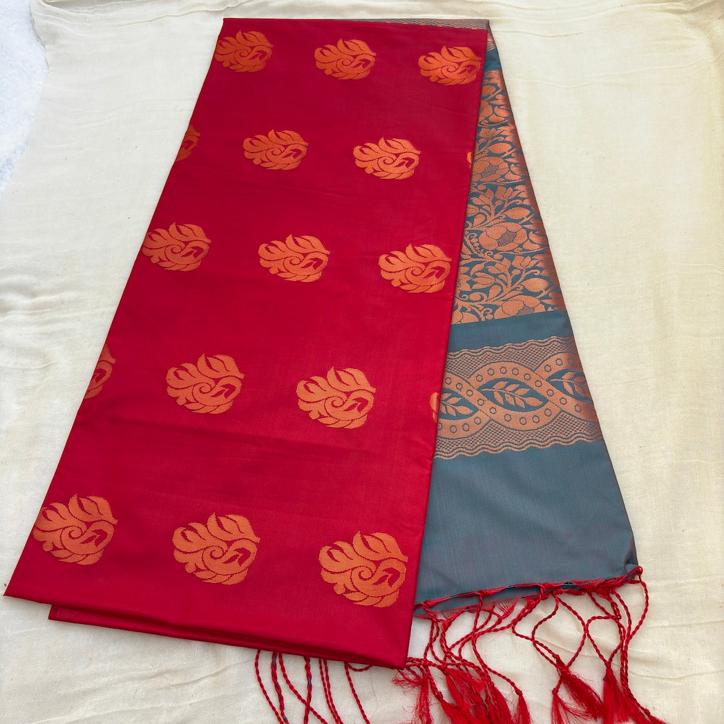 Red and Green Soft Silk Borderless Saree