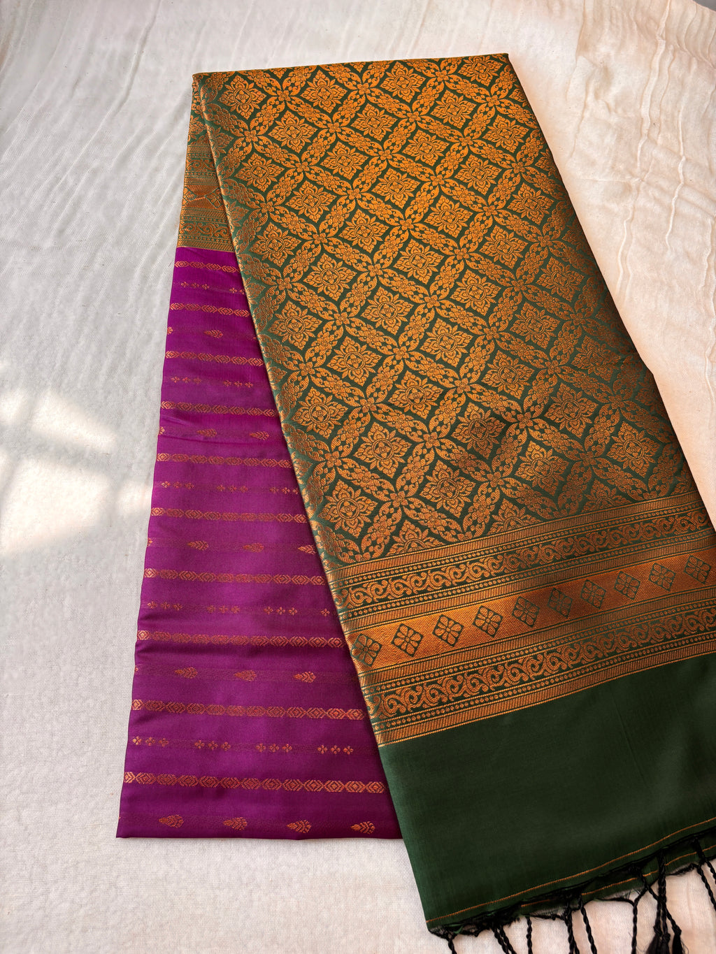 Elegant Dark Pink & Green Silk Borderless Saree with  Zari Pallu | Traditional South Indian Pattu Saree for Wedding & Festive Wear