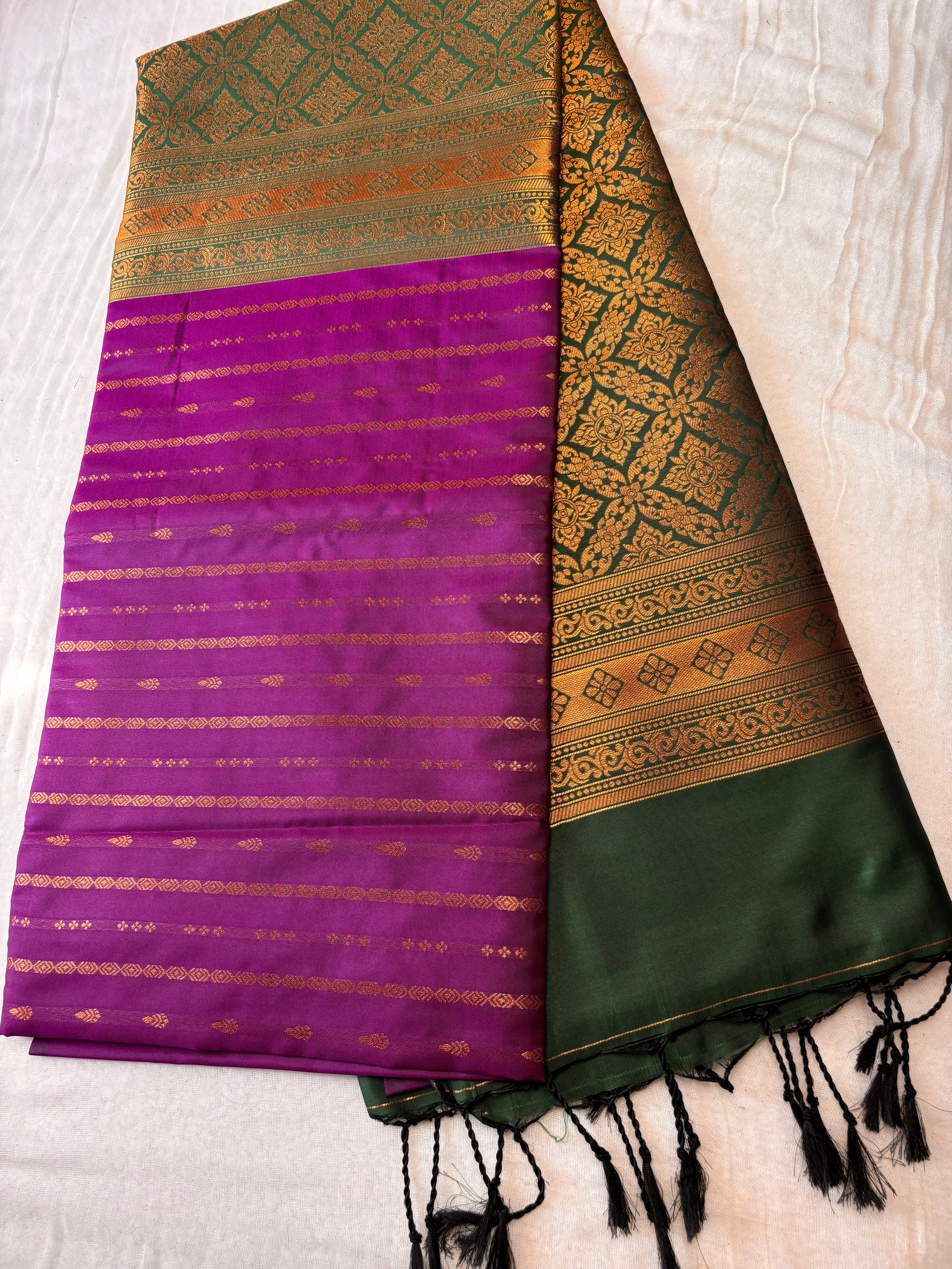 Elegant Dark Pink & Green Silk Borderless Saree with  Zari Pallu | Traditional South Indian Pattu Saree for Wedding & Festive Wear