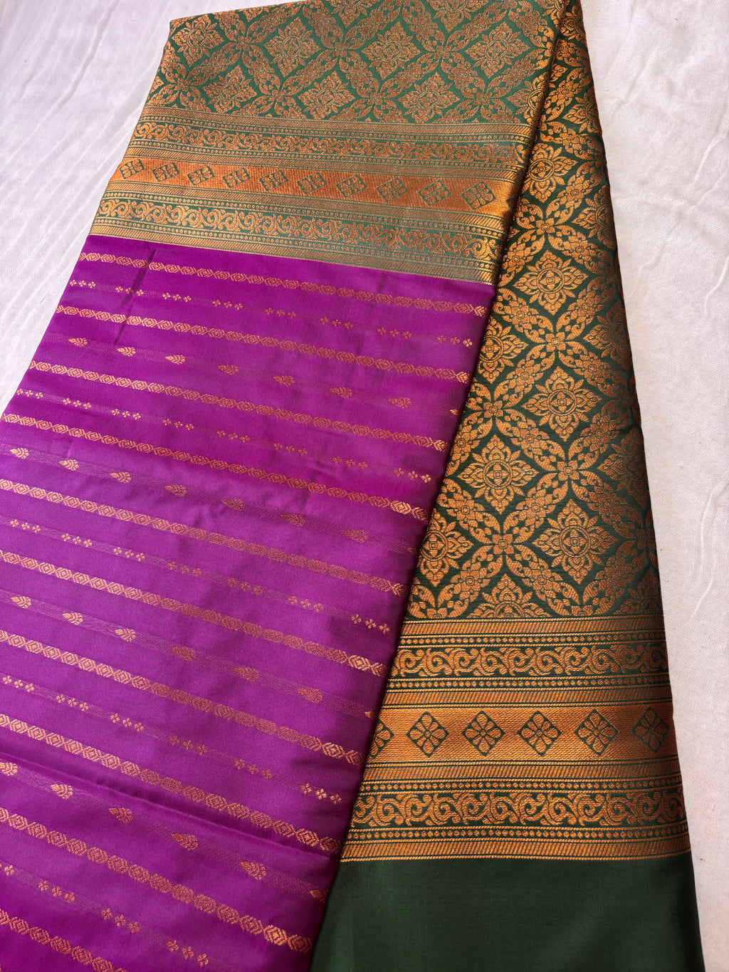 Elegant Dark Pink & Green Silk Borderless Saree with  Zari Pallu | Traditional South Indian Pattu Saree for Wedding & Festive Wear