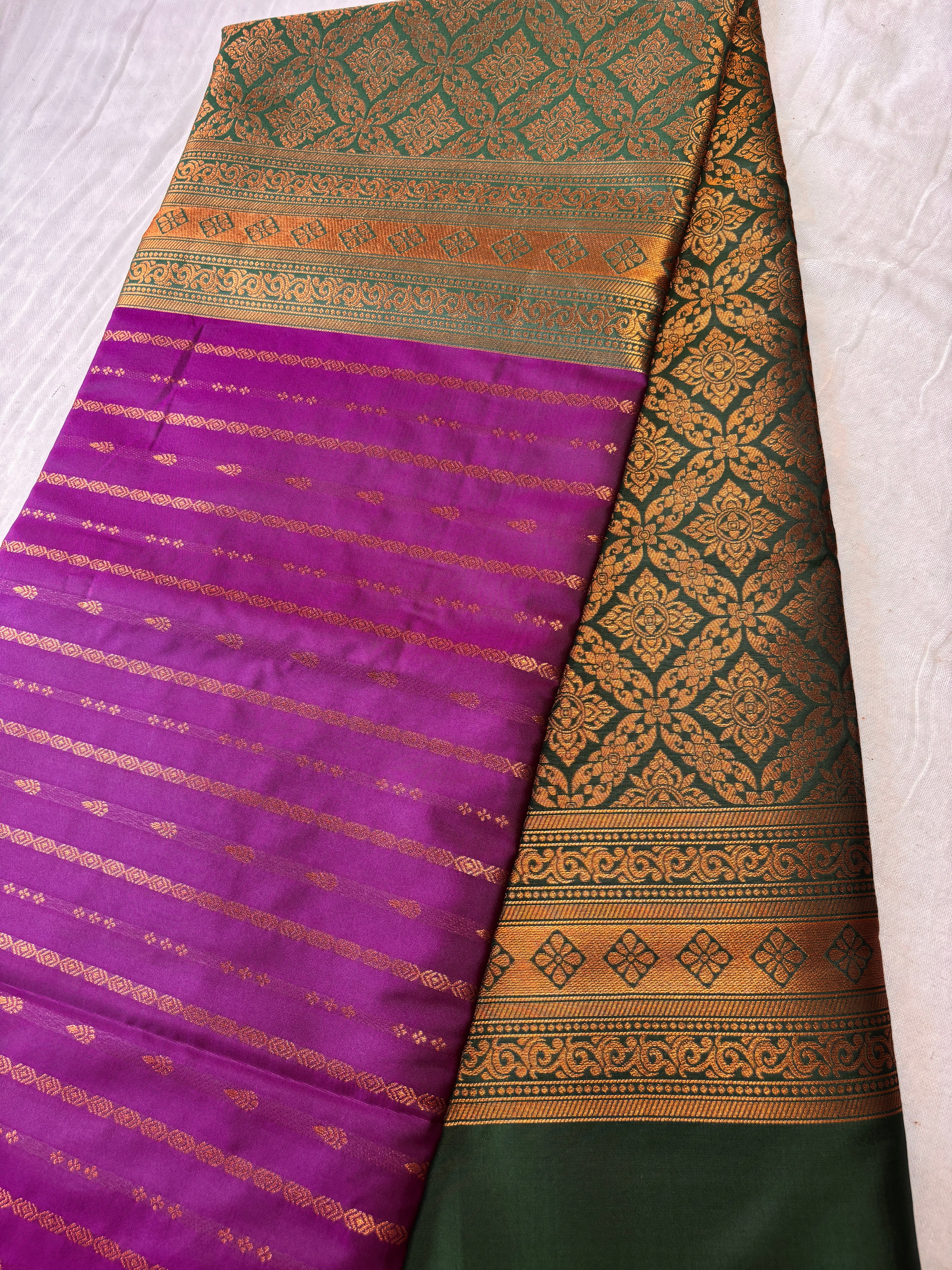 Elegant Dark Pink & Green Silk Borderless Saree with  Zari Pallu | Traditional South Indian Pattu Saree for Wedding & Festive Wear
