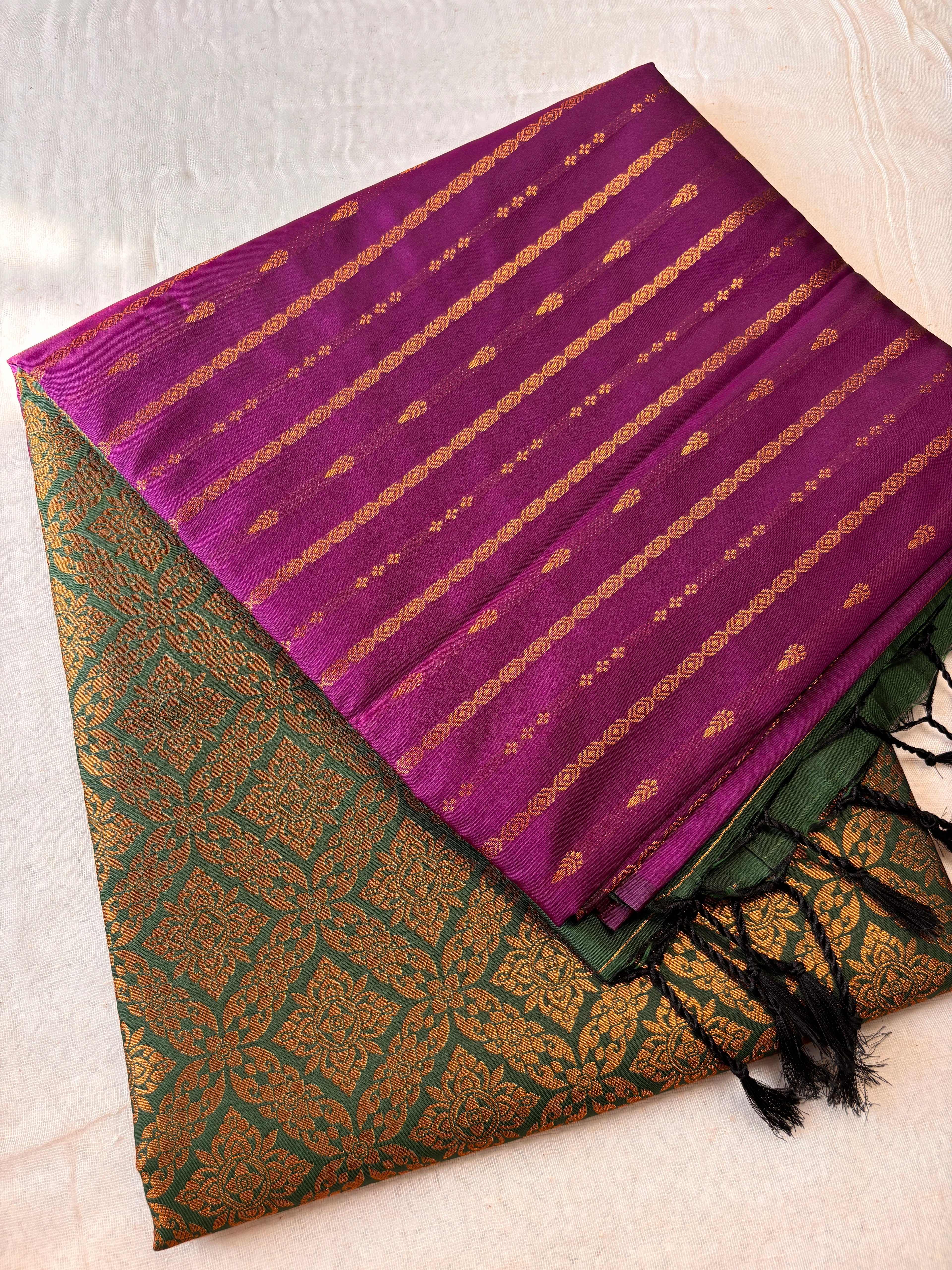Elegant Dark Pink & Green Silk Borderless Saree with  Zari Pallu | Traditional South Indian Pattu Saree for Wedding & Festive Wear