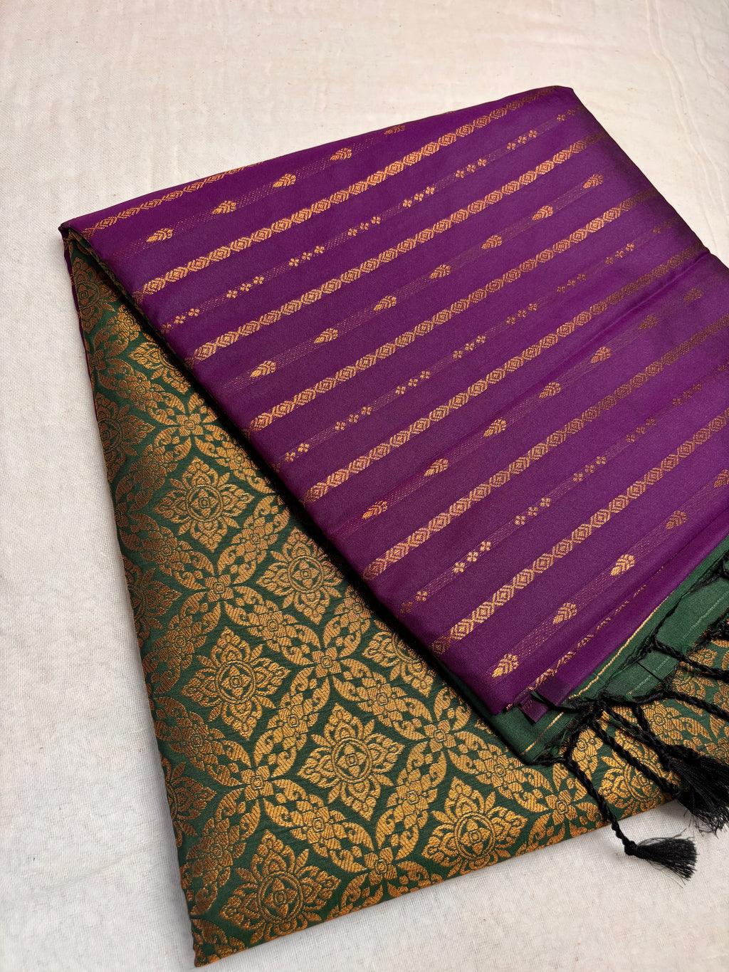 Elegant Dark Pink & Green Silk Borderless Saree with  Zari Pallu | Traditional South Indian Pattu Saree for Wedding & Festive Wear