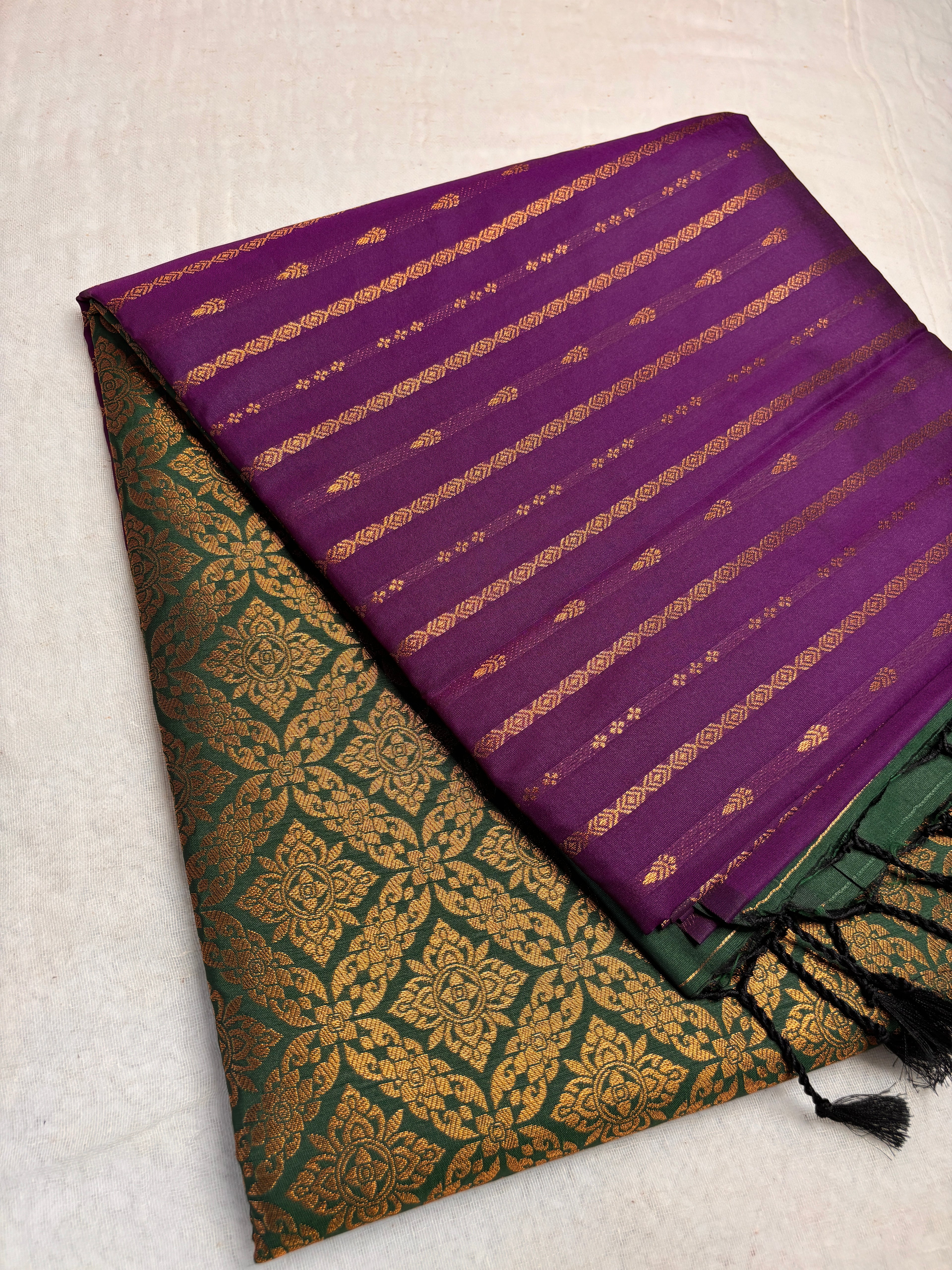 Elegant Dark Pink & Green Silk Borderless Saree with  Zari Pallu | Traditional South Indian Pattu Saree for Wedding & Festive Wear