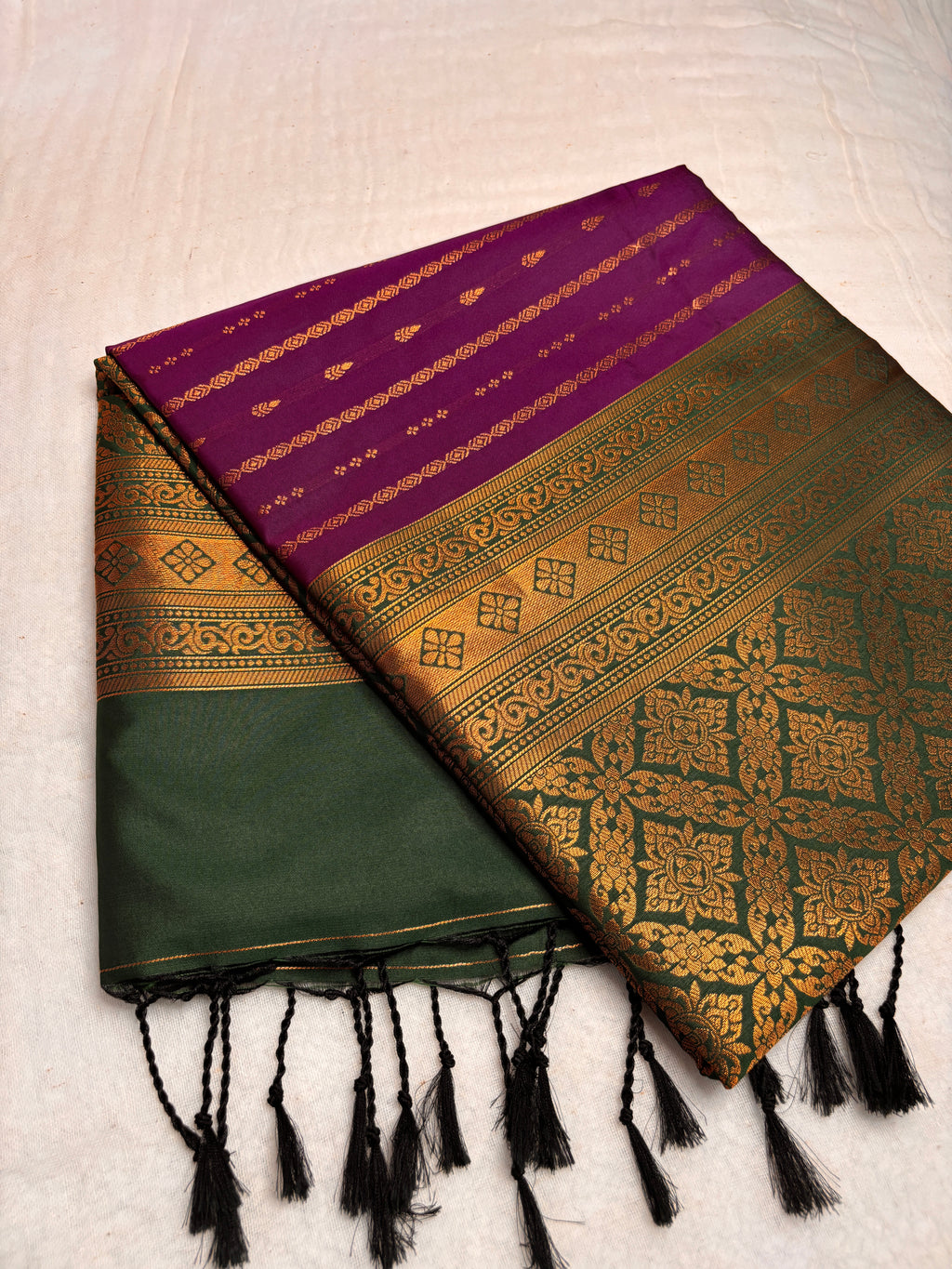 Elegant Dark Pink & Green Silk Borderless Saree with  Zari Pallu | Traditional South Indian Pattu Saree for Wedding & Festive Wear
