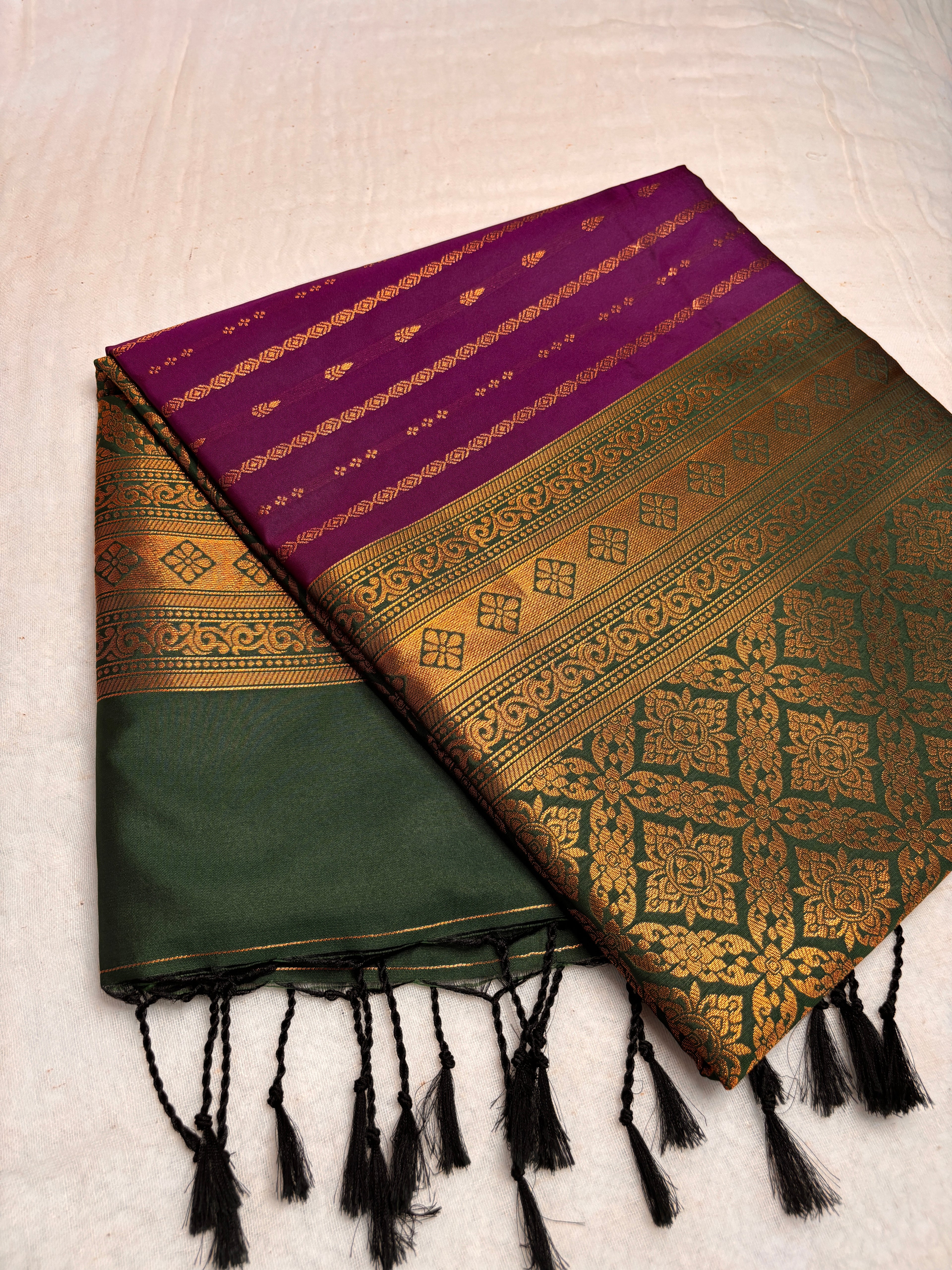 Elegant Dark Pink & Green Silk Borderless Saree with  Zari Pallu | Traditional South Indian Pattu Saree for Wedding & Festive Wear