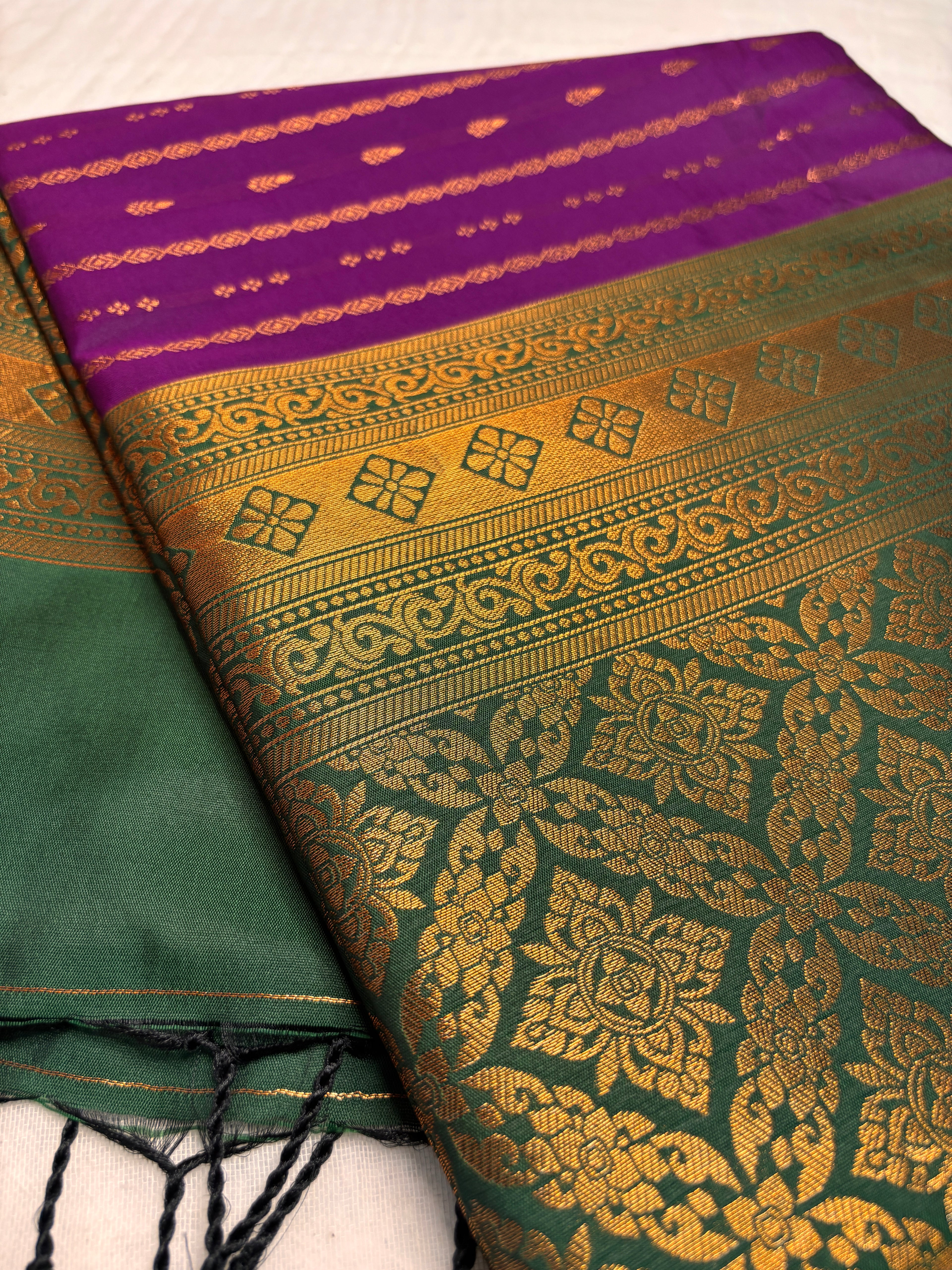 Elegant Dark Pink & Green Silk Borderless Saree with  Zari Pallu | Traditional South Indian Pattu Saree for Wedding & Festive Wear