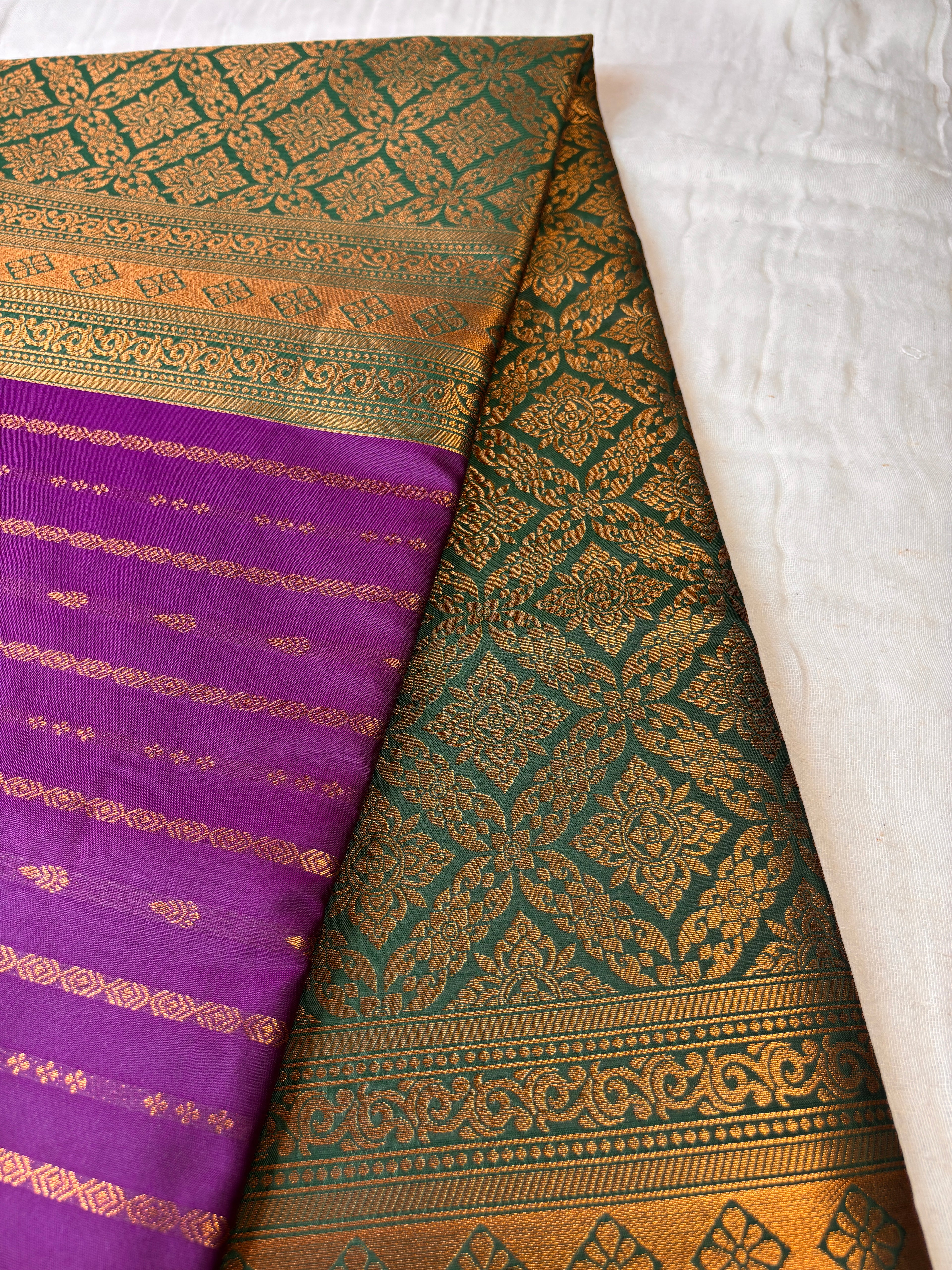 Elegant Dark Pink & Green Silk Borderless Saree with  Zari Pallu | Traditional South Indian Pattu Saree for Wedding & Festive Wear