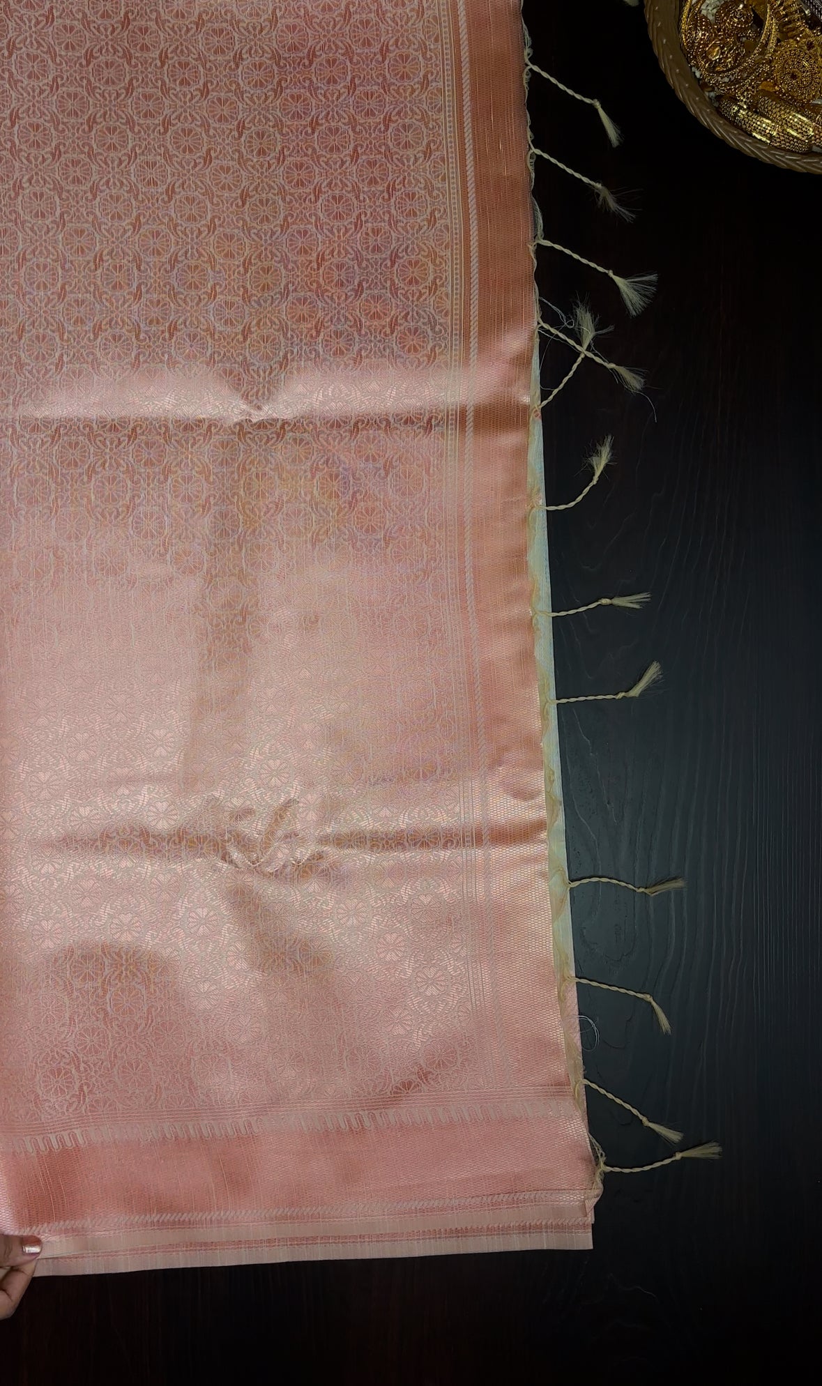 Elegant Peach and Off-White handloom Saree with Floral Motifs