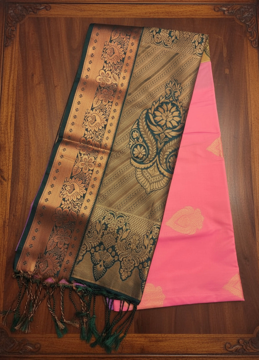 Queen Pink Pattu Saree with Rich Green Zari Pallu