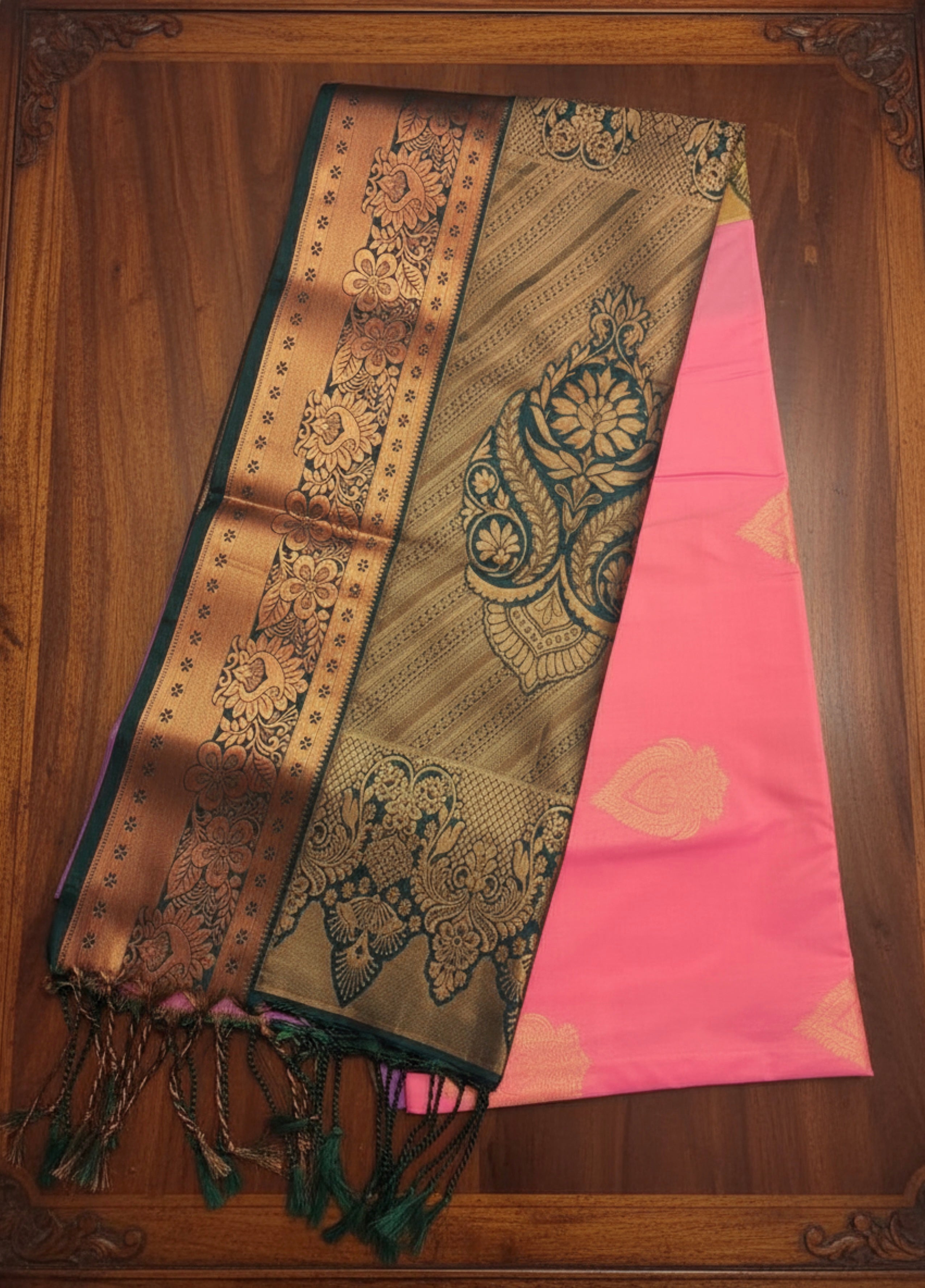 Queen Pink Pattu Saree with Rich Green Zari Pallu