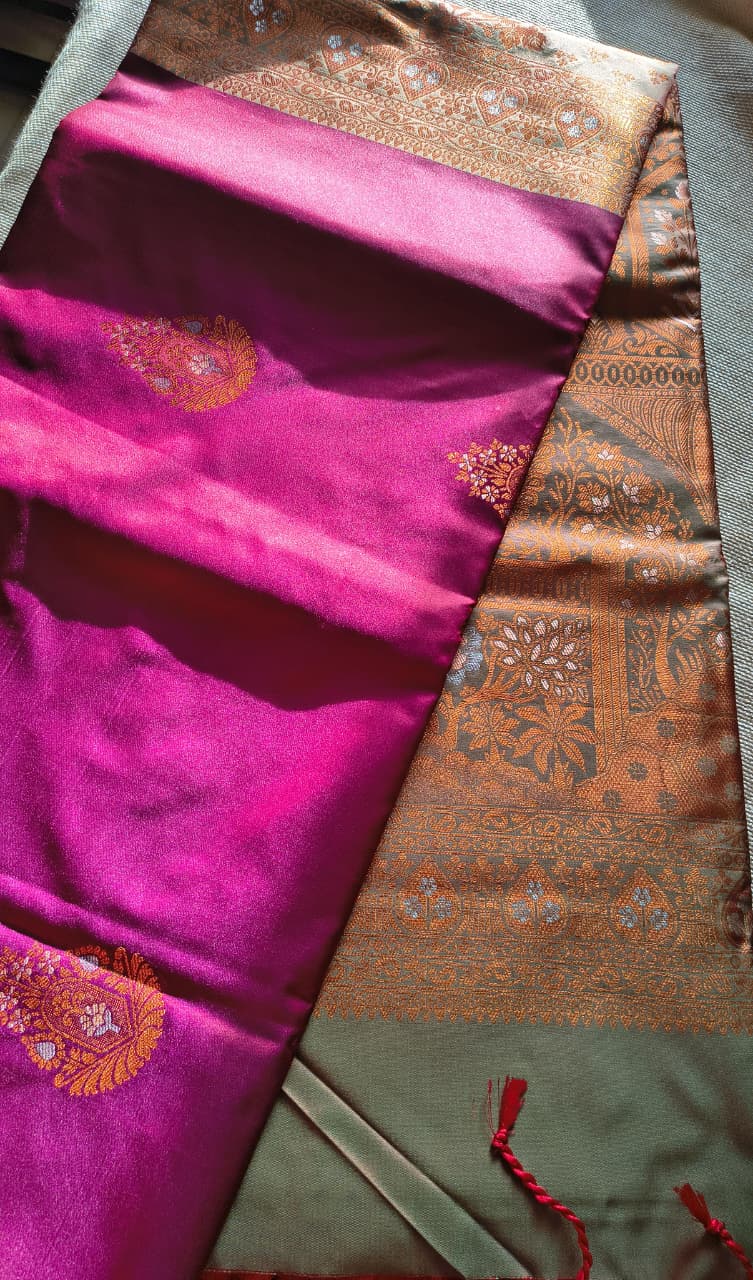 Dark Pink and Green with rich Pallu borderless saree