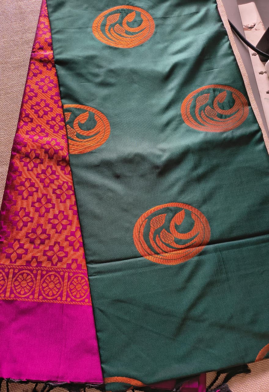 Dark Green & Magenta Soft Silk Borderless Saree with Rich Zari Pallu