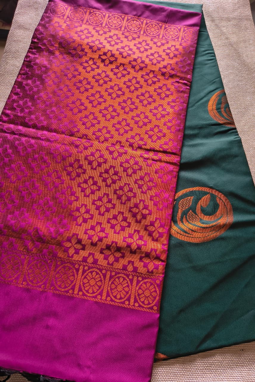 Dark Green & Magenta Soft Silk Borderless Saree with Rich Zari Pallu
