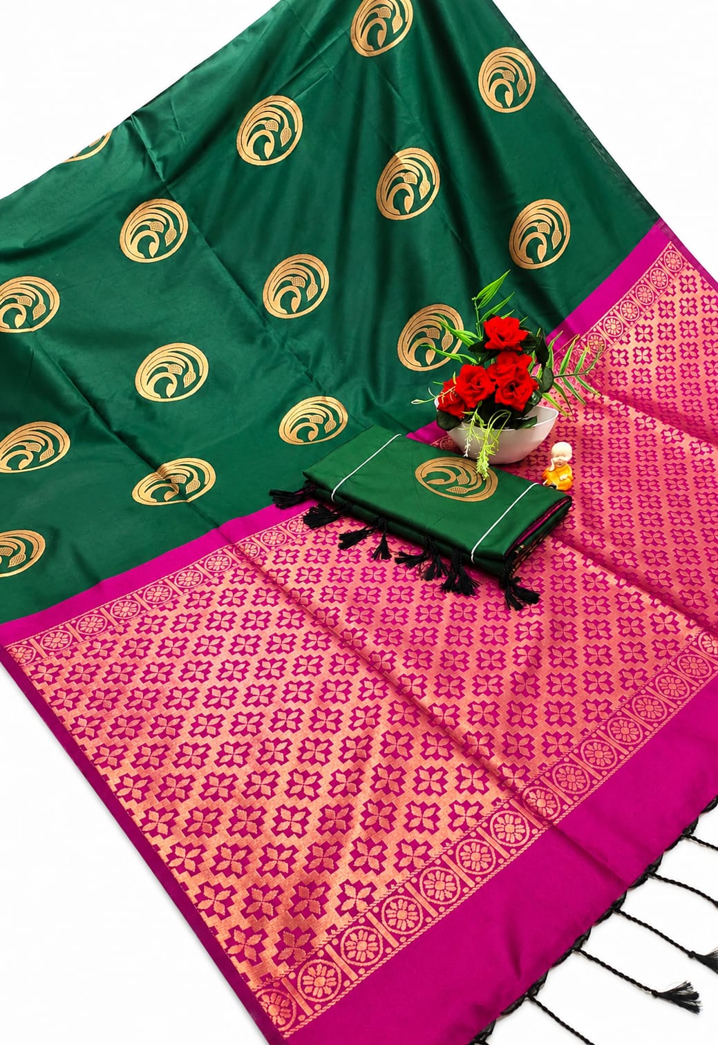 Dark Green & Magenta Soft Silk Borderless Saree with Rich Zari Pallu